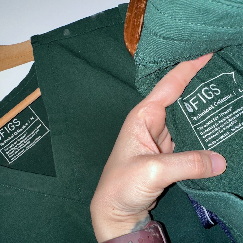 2 Figs British Racing Green Scrub Sets - M tops/L bottoms - Picture 3 of 5